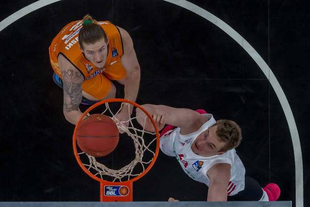 背后都有强 背后都有强