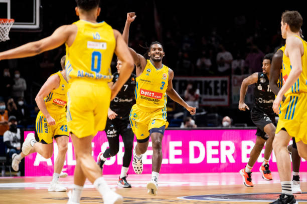 三人篮球作 三人篮球作