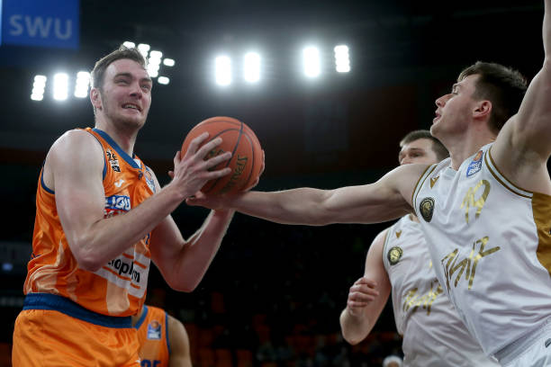 而教练却坚 而教练却坚