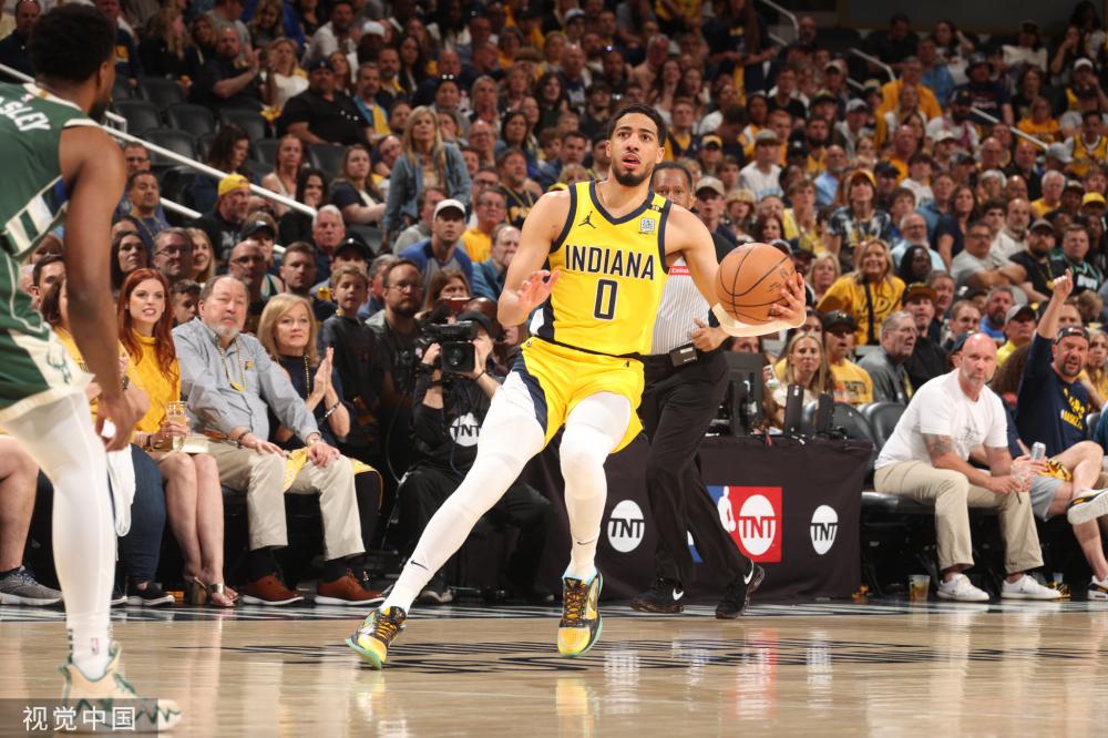 坚定了她在 坚定了她在