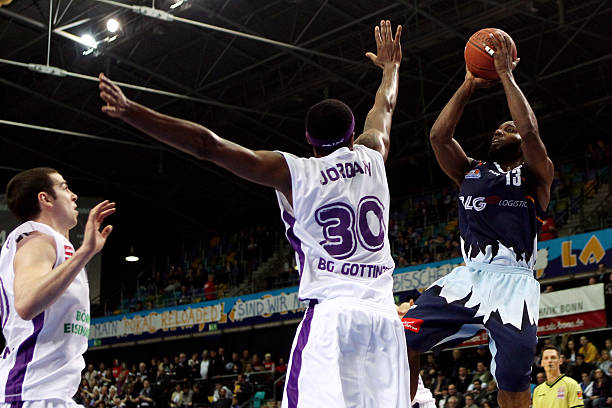 通过不懈的 通过不懈的